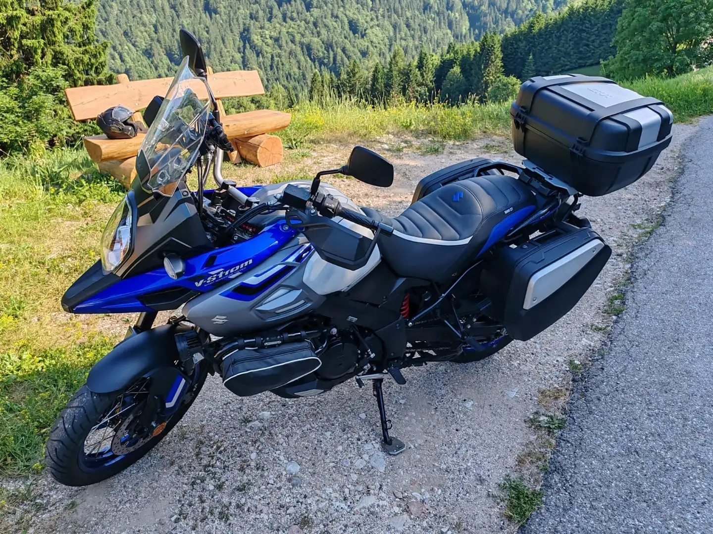 Suzuki V-Strom 1000 XT Bleu - 1