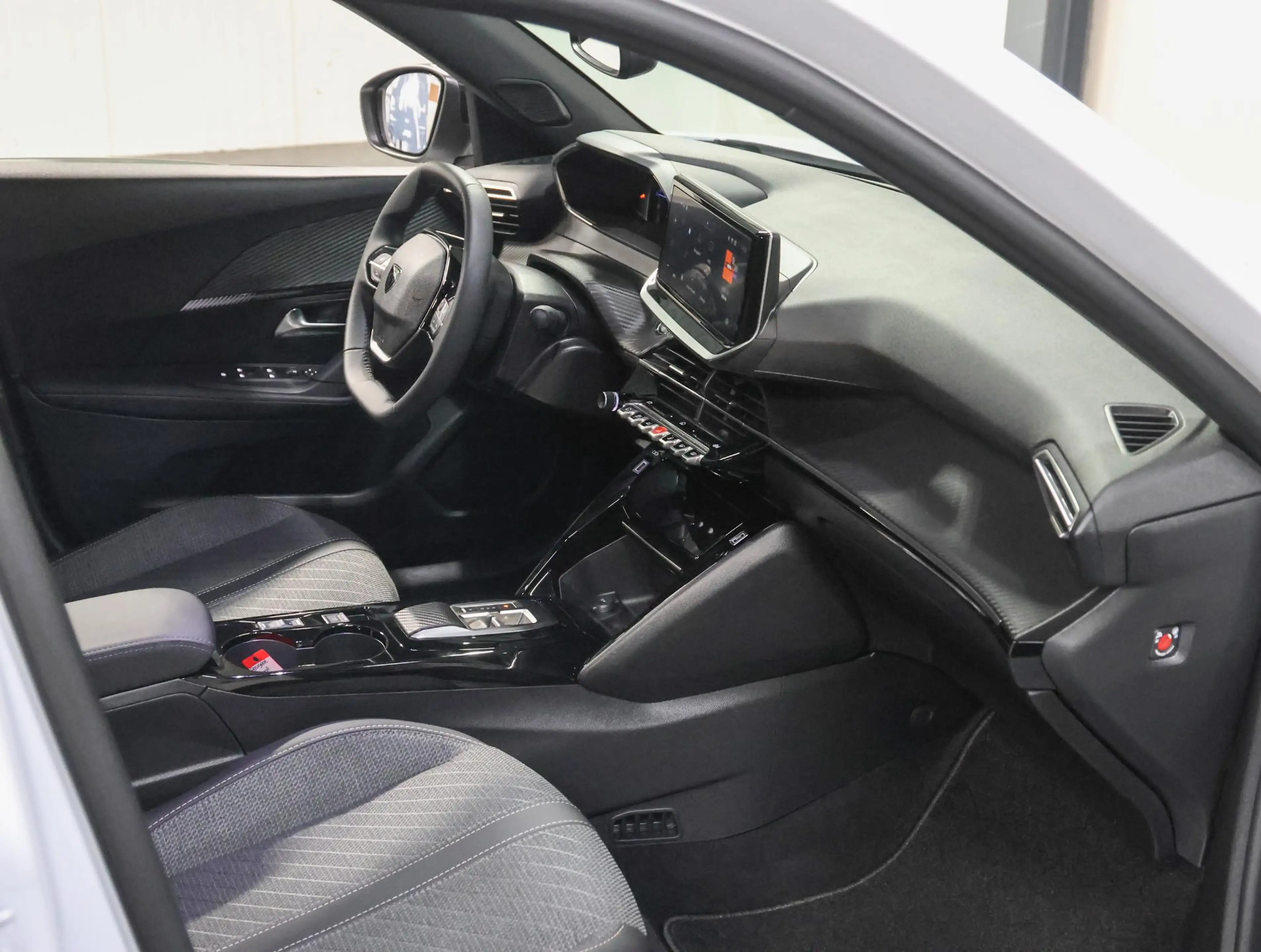 Peugeot e-2008 EV Allure Avantage 54 kWh 156PK | 1ste eigenaar | — photo 10