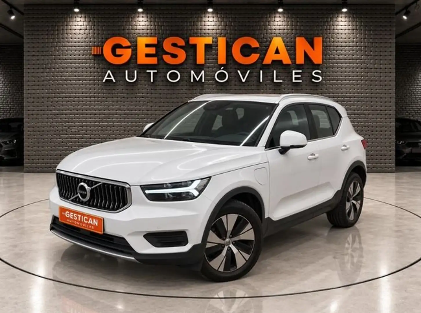 Volvo XC40 1.5 T4 Twin Recharge Inscription Ex Auto Blanco - 1