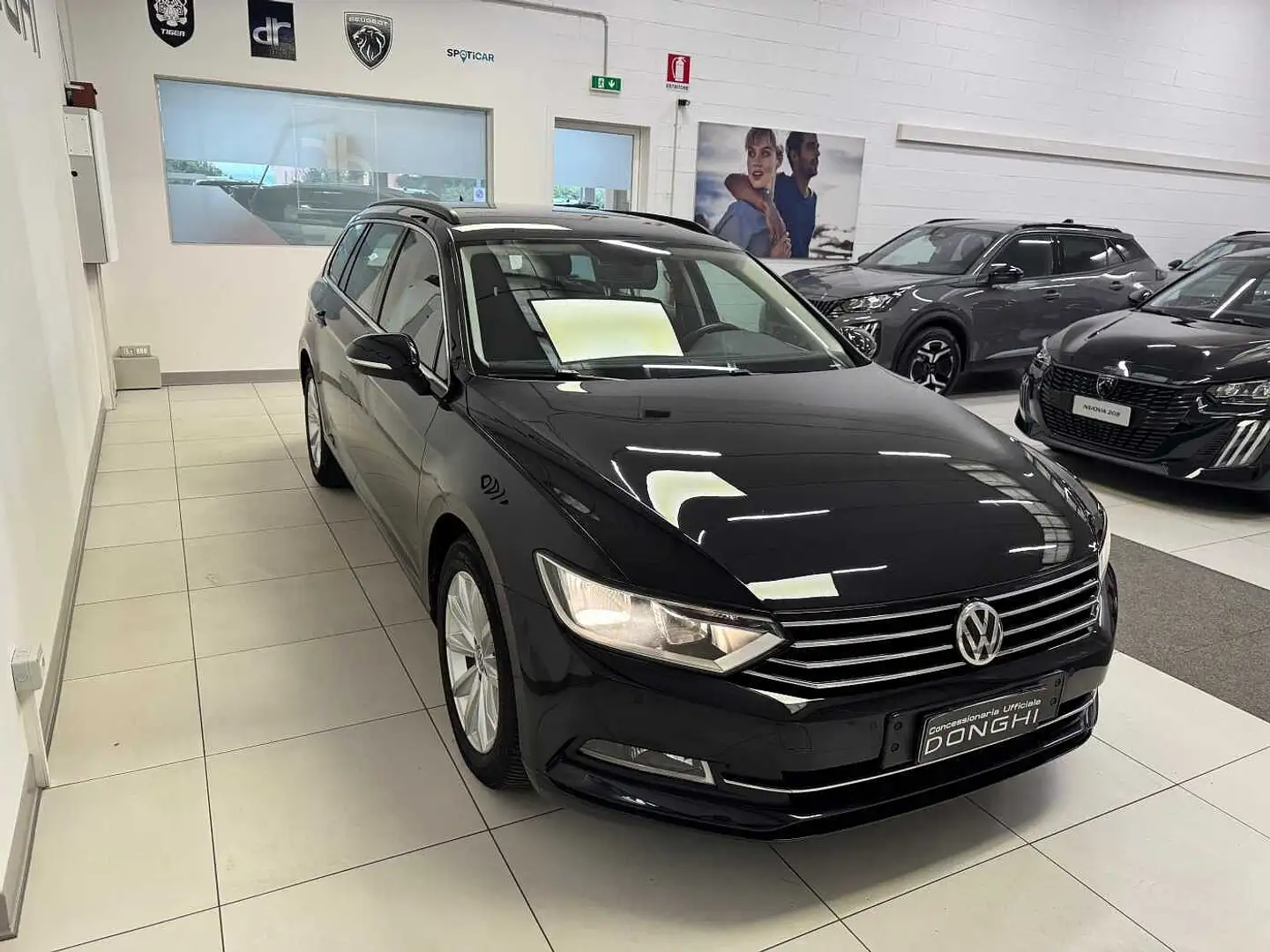 Volkswagen Passat Variant 2.0 TDI DSG Business BlueMotion Tech Schwarz - 2