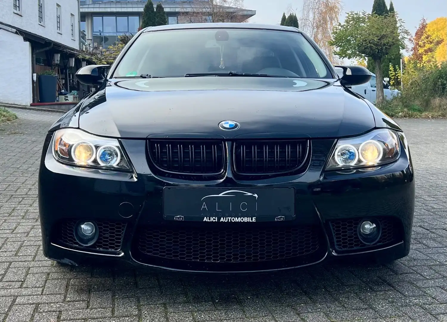 BMW 320 i Lim. M-Paket *NAV* PDC Noir - 2