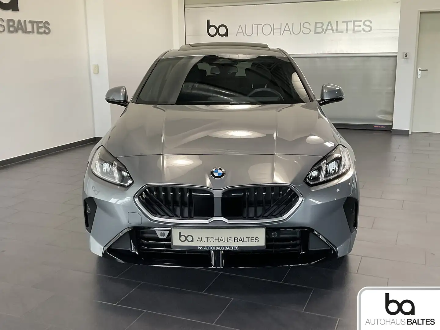 BMW 120 120i M Sport New Modell 19/Pano/Park/DrivPlus/AHK Gris - 2