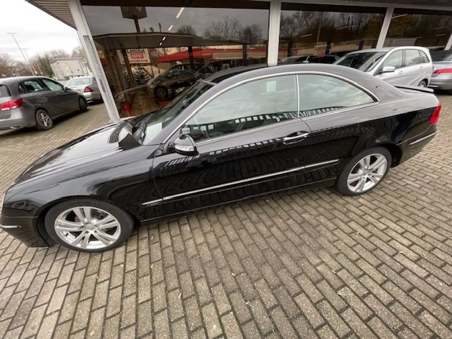 Mercedes-Benz CLK 220 CLK 220 CDI (209.308) Zwart - 1