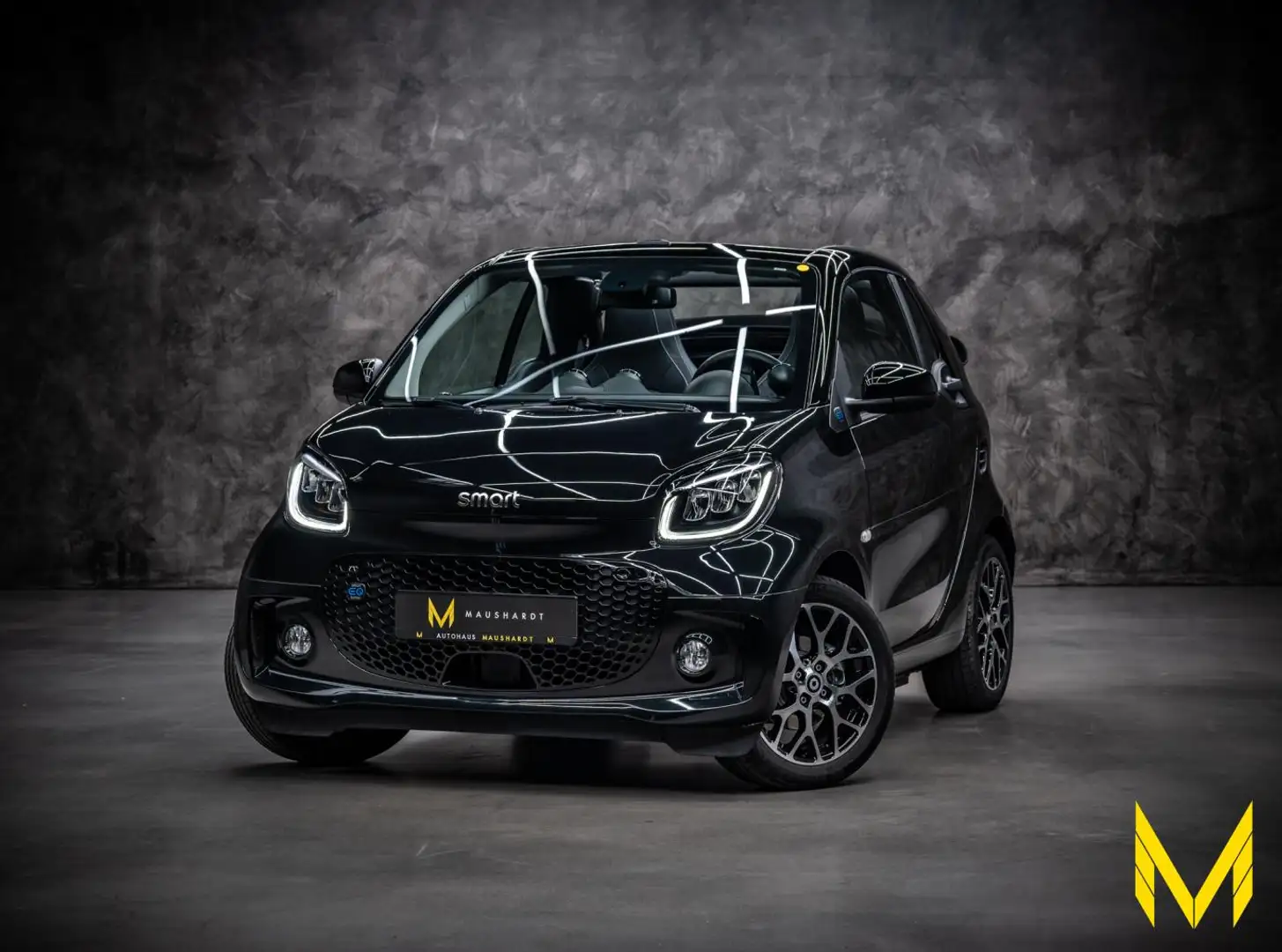 smart forTwo EQ cabrio prime EXCLUSIVE+JBL:JUST BLACK! Black - 1