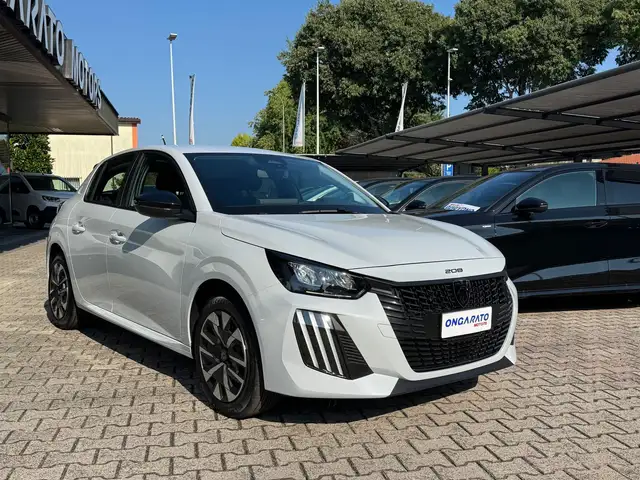 Peugeot 208 view 3