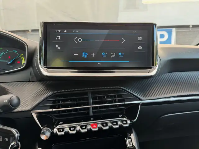 Peugeot 208 view 12