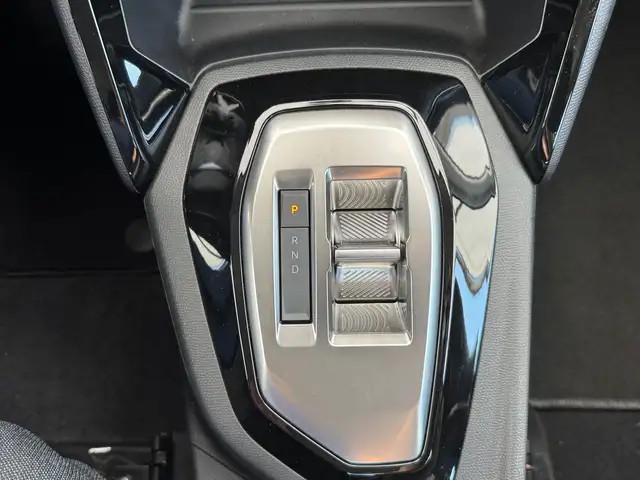 Peugeot 208 view 10