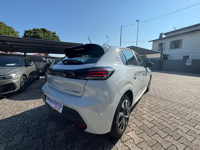 Peugeot 208 view 5