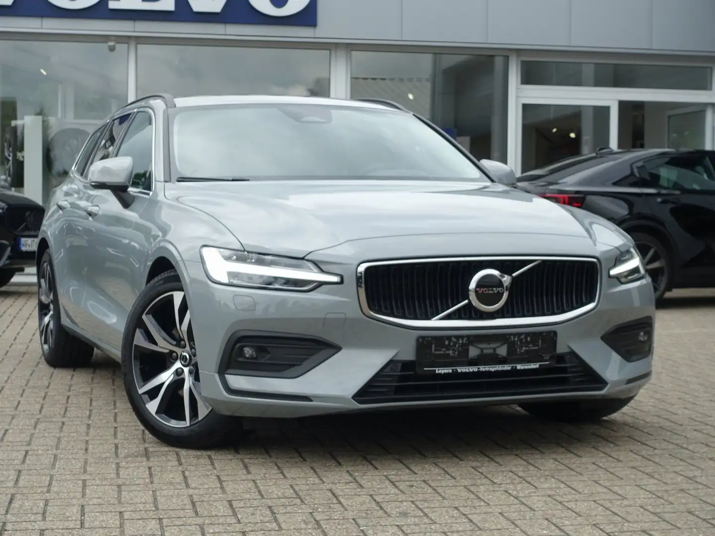 Volvo V60 B3 Benzin Core/Pilot/Standhz./Kamera/Lenkhz. Gri - 2