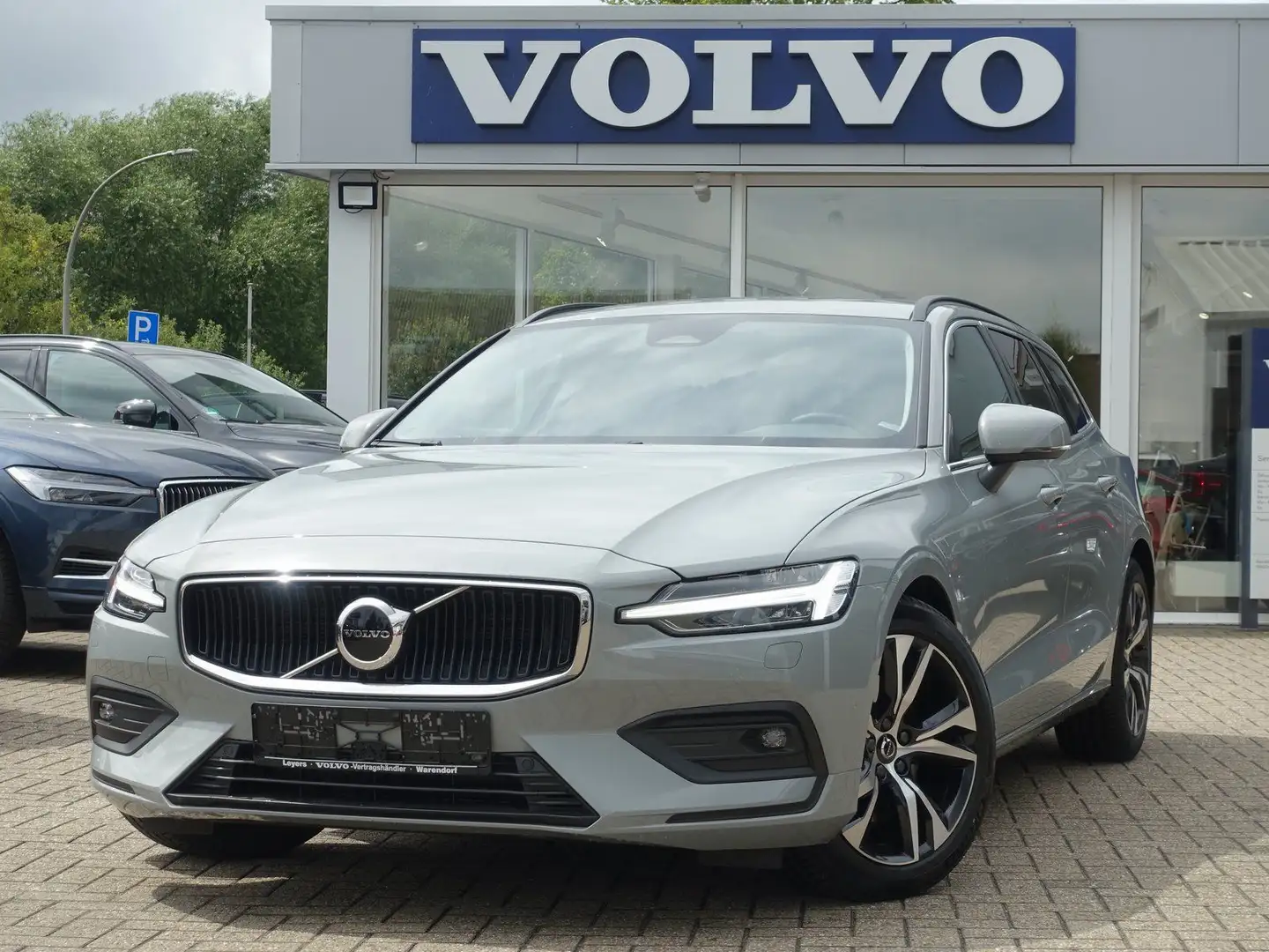 Volvo V60 B3 Benzin Core/Pilot/Standhz./Kamera/Lenkhz. Gri - 1