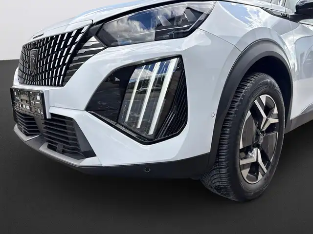 Peugeot 2008 view 9