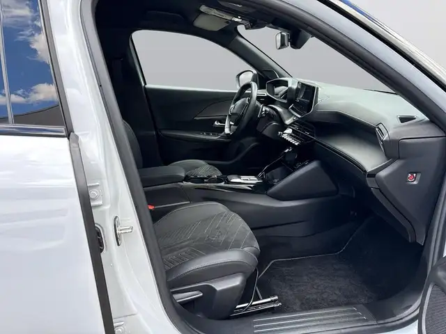 Peugeot 2008 view 11