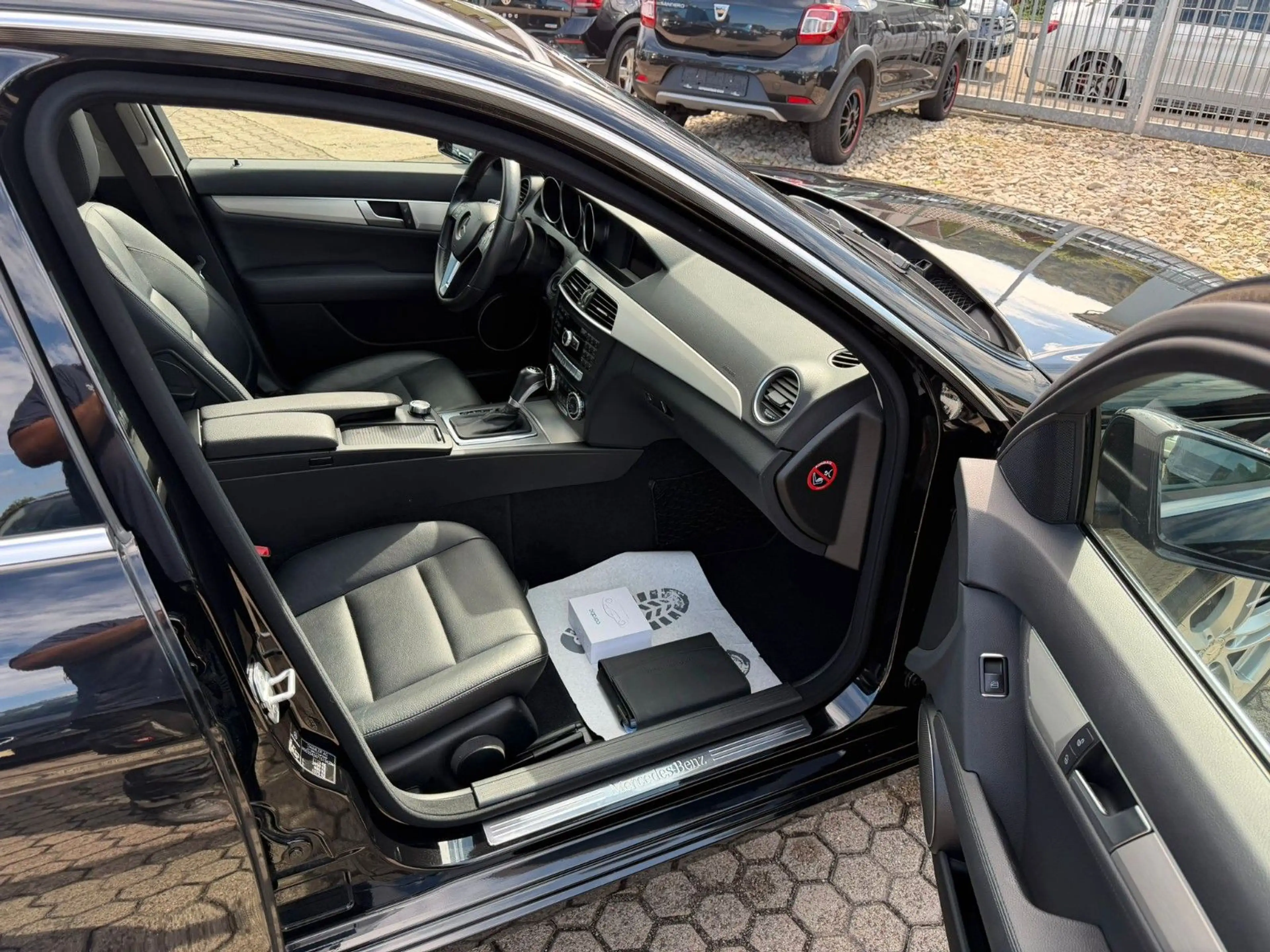 Mercedes-Benz C 250 CGI BlueEfficiency — photo 9