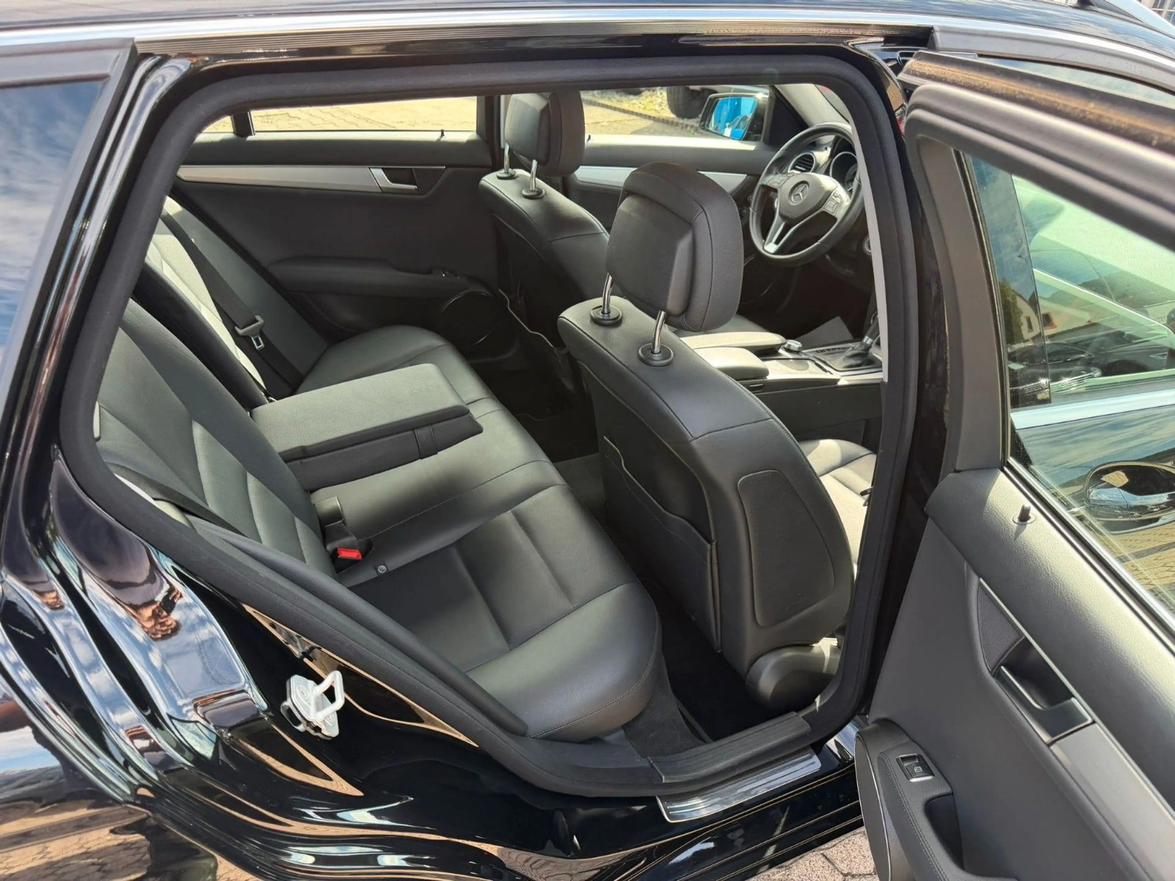 Mercedes-Benz C 250 CGI BlueEfficiency — photo 10