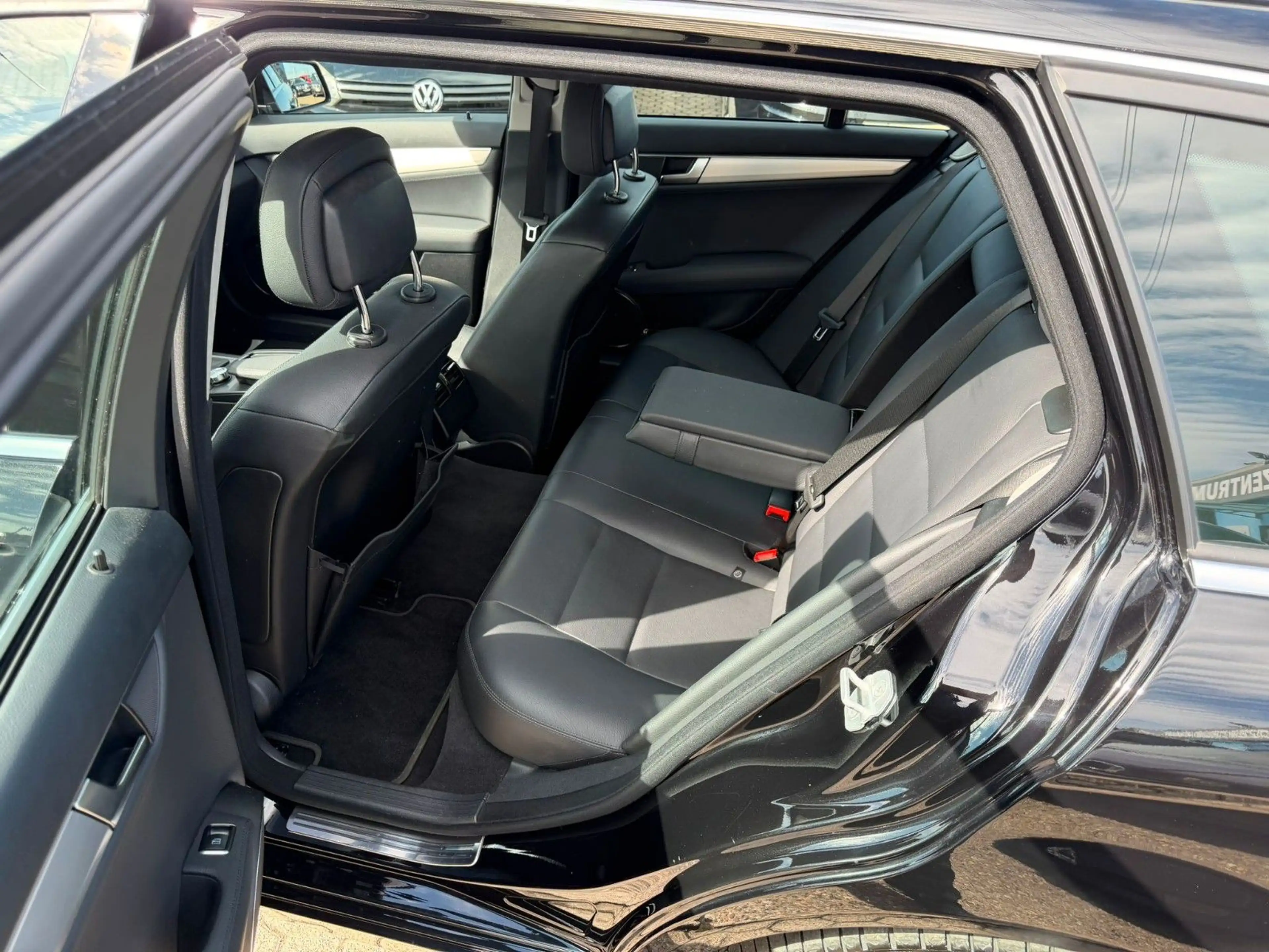 Mercedes-Benz C 250 CGI BlueEfficiency — photo 12