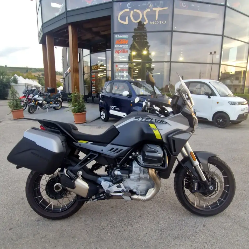 Moto Guzzi Stelvio