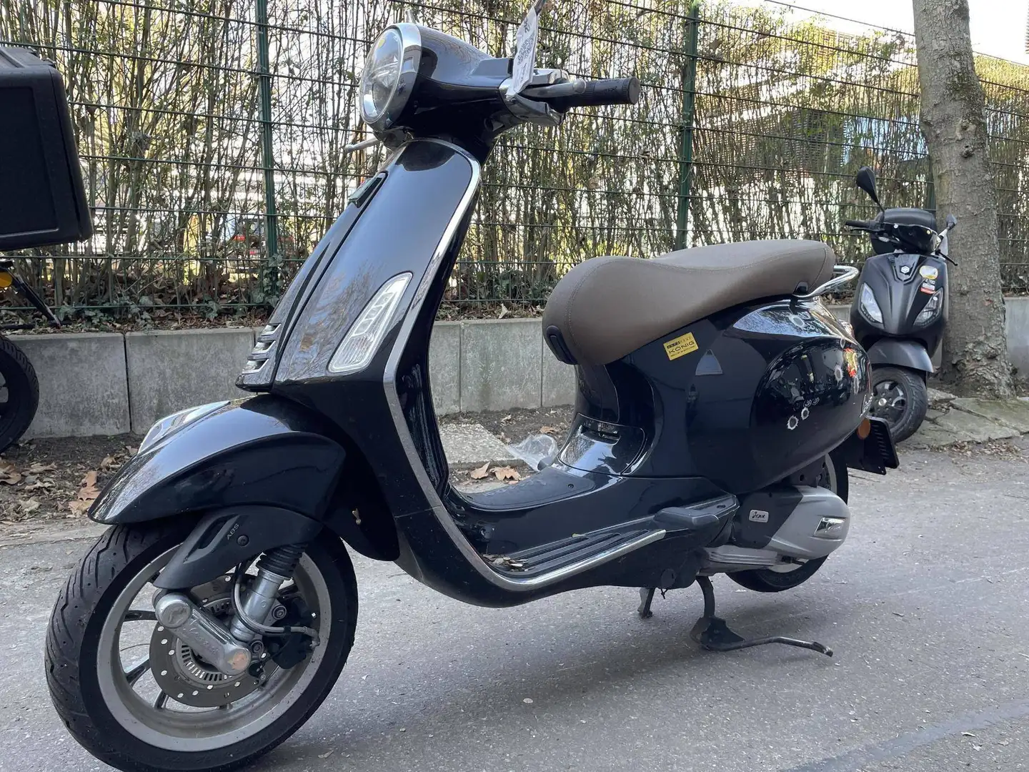 Vespa Primavera 125 ABS LED Schwarz - 1