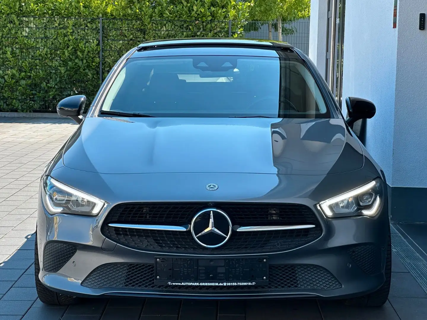 Mercedes-Benz CLA 250 4Matic Coupe*AMG*DAIGITAL Tacho*360°PANO Gris - 2