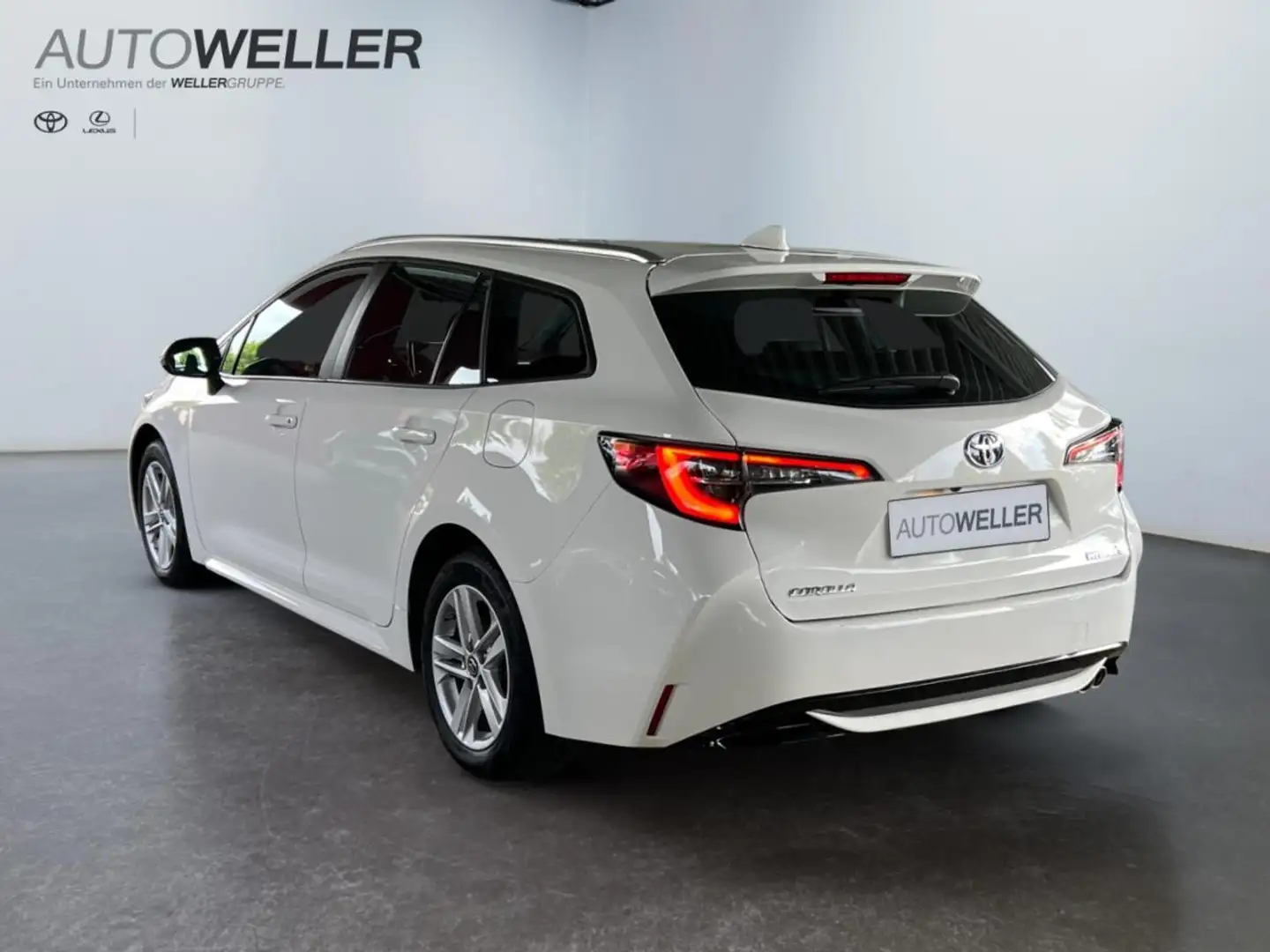 Toyota Corolla TS 1,8-l-Hybrid Business Edition Inkl. LED / NAVI Weiß - 2
