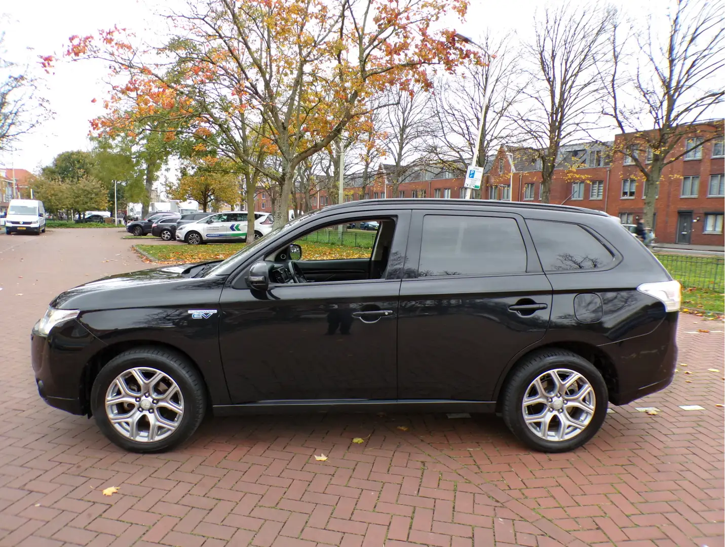 Mitsubishi Outlander 2.0 PHEV Instyle Noir - 2
