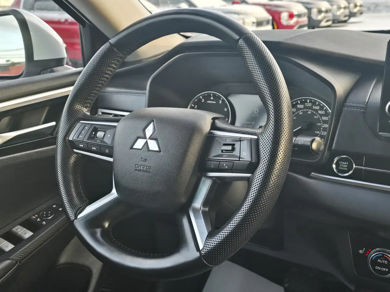 Mitsubishi Outlander снимка Mitsubishi Outlander
