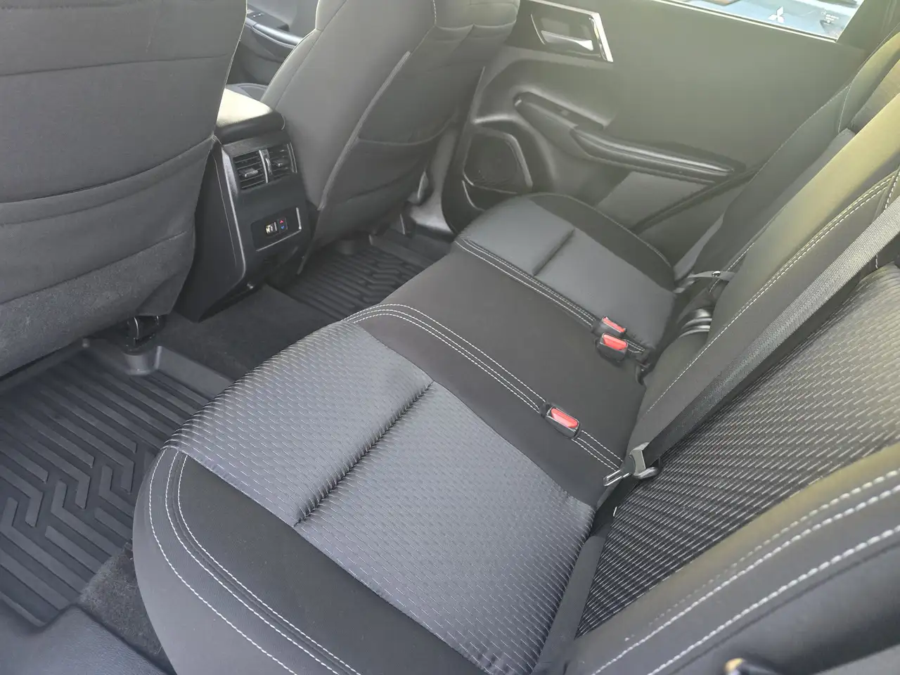 Mitsubishi Outlander снимка Mitsubishi Outlander