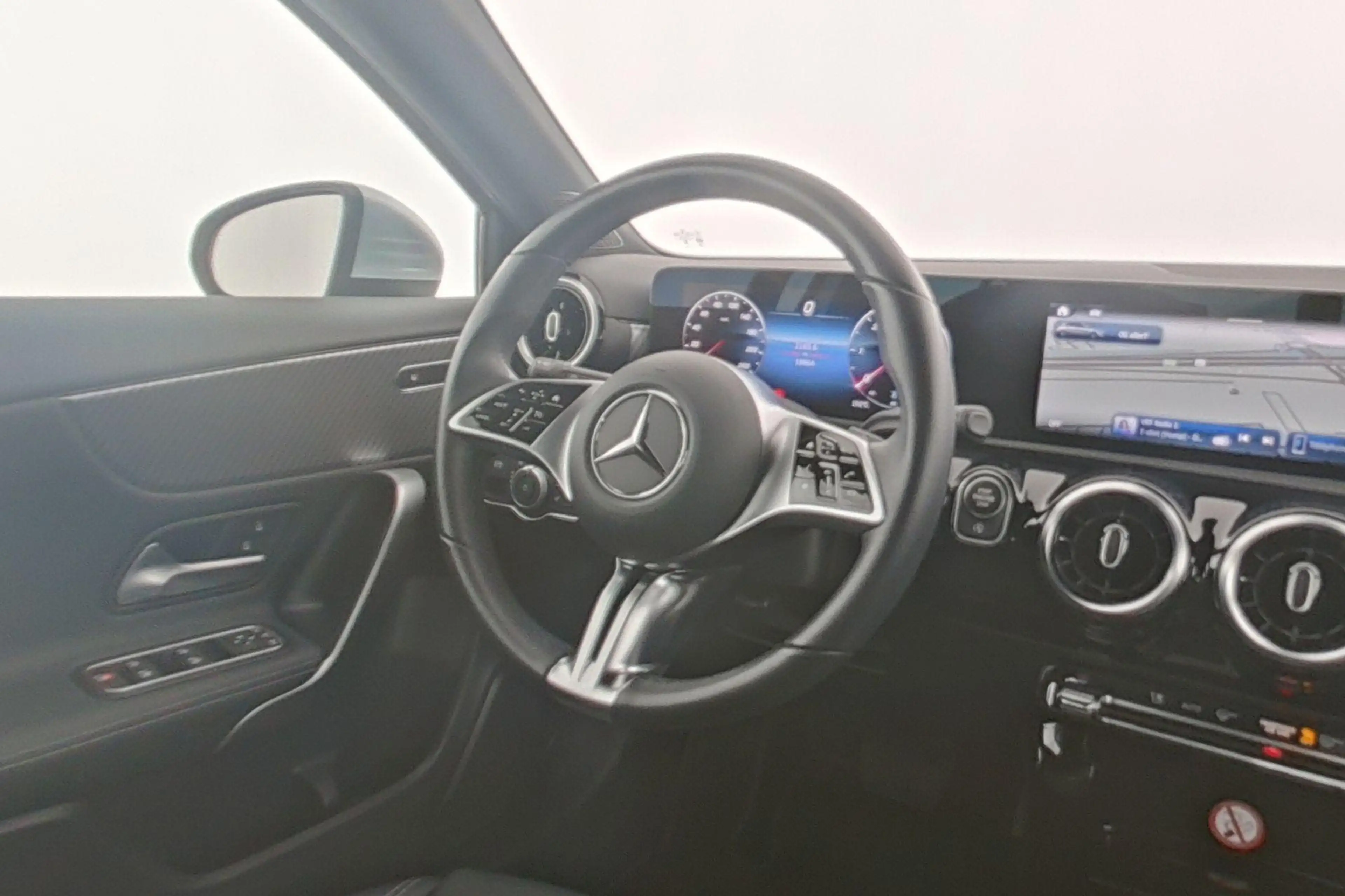 Mercedes-Benz A 180 d Luxury Line — photo 13