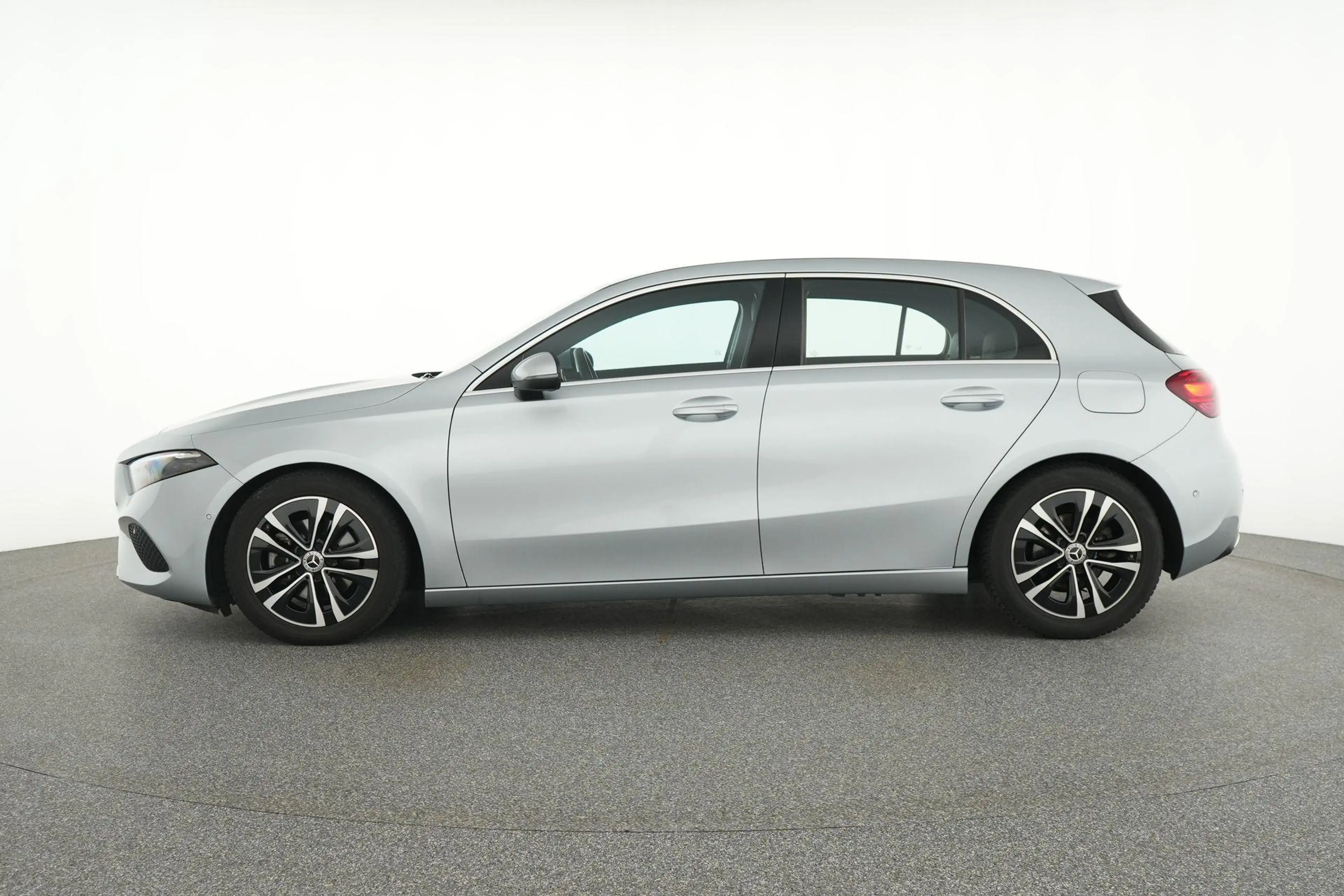Mercedes-Benz A 180 d Luxury Line — photo 8