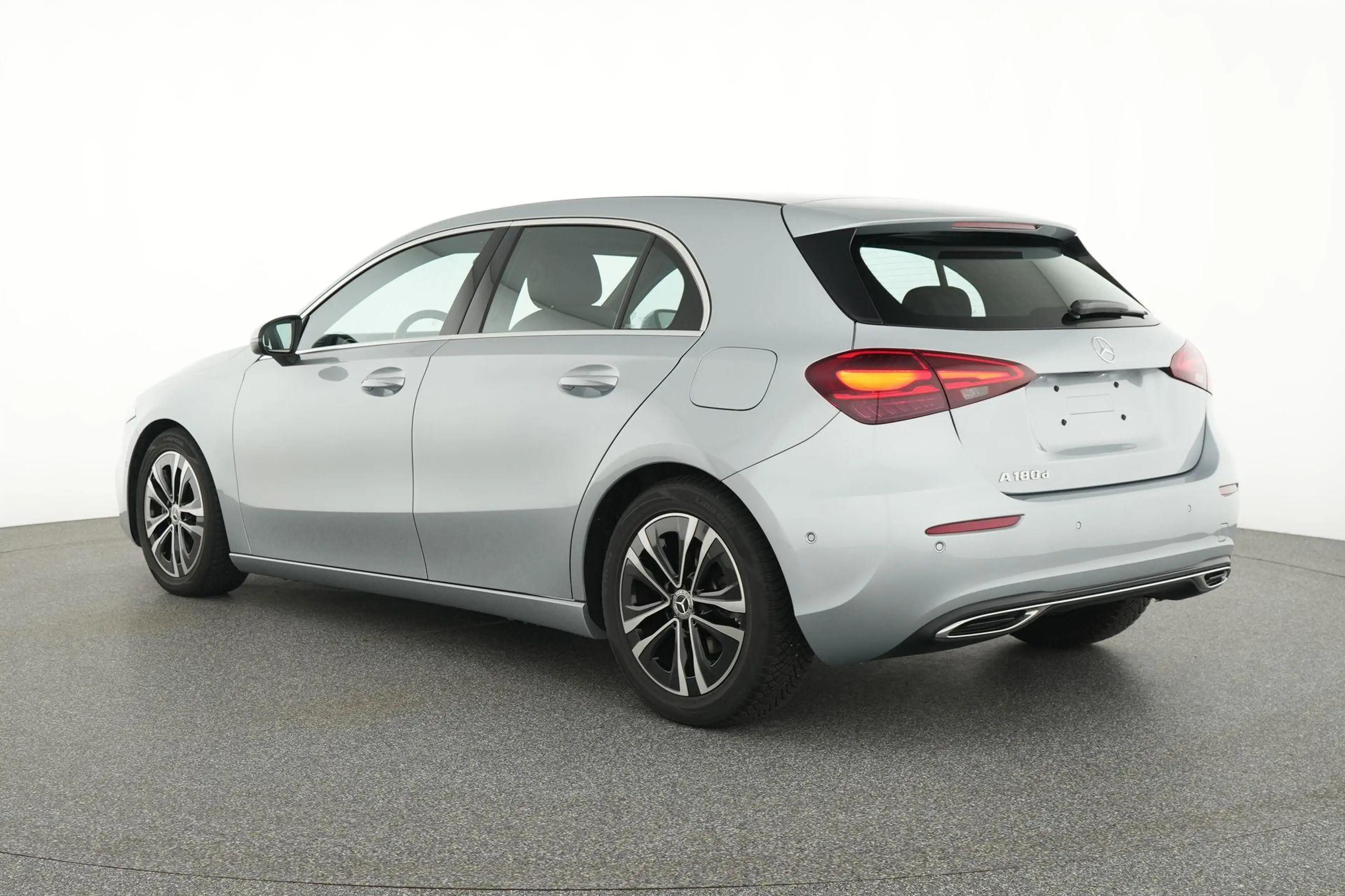 Mercedes-Benz A 180 d Luxury Line — photo 3
