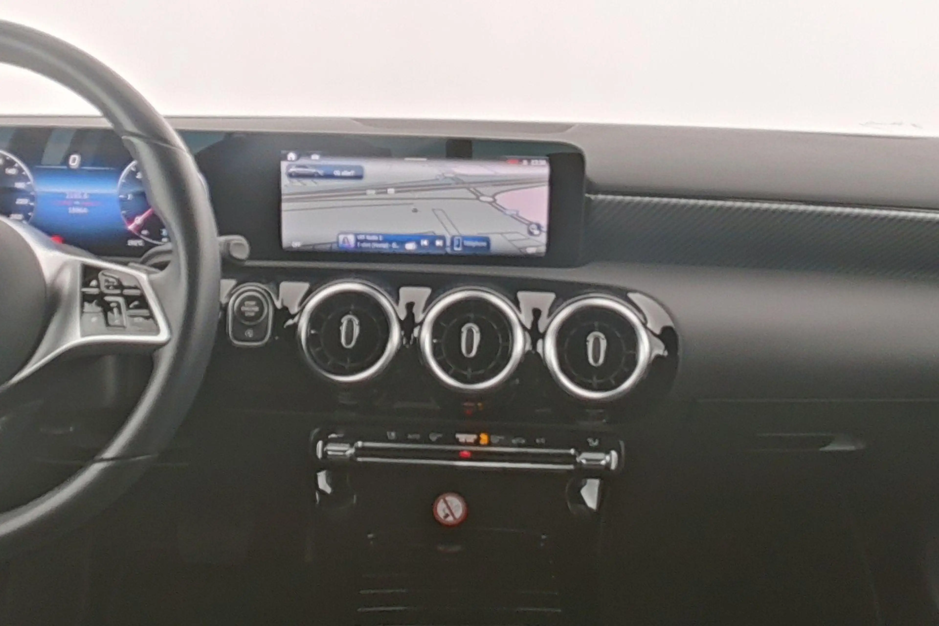 Mercedes-Benz A 180 d Luxury Line — photo 15