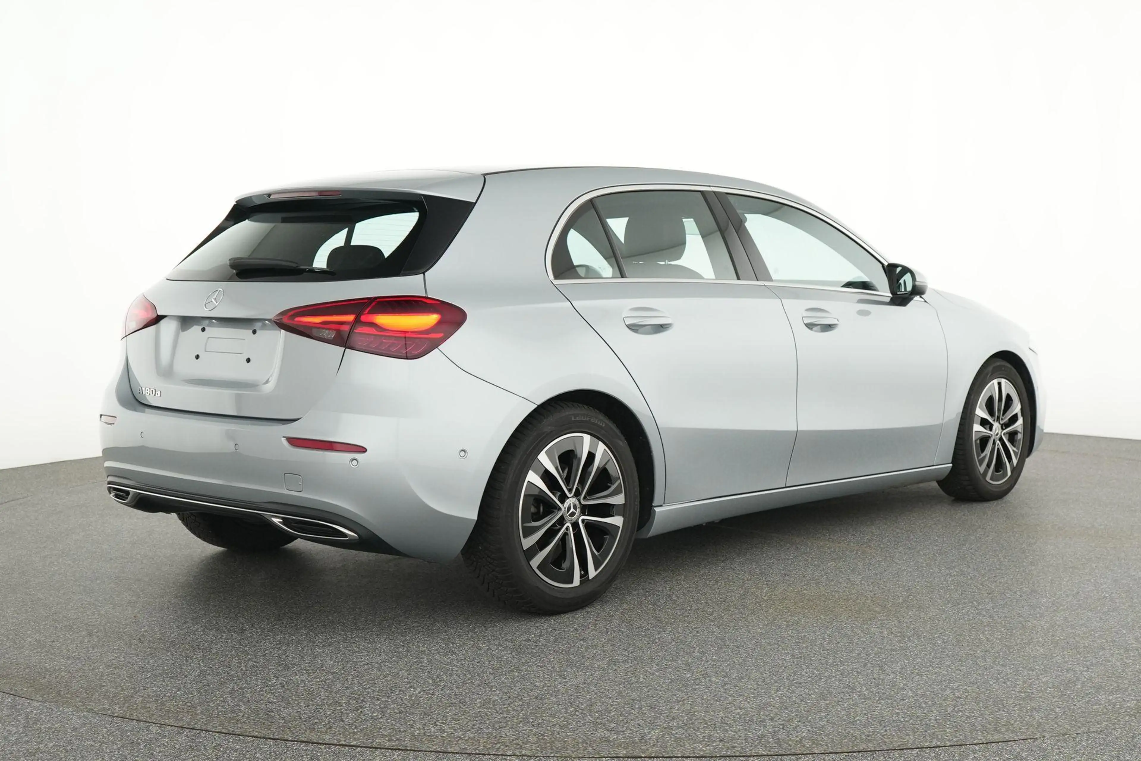 Mercedes-Benz A 180 d Luxury Line — photo 4
