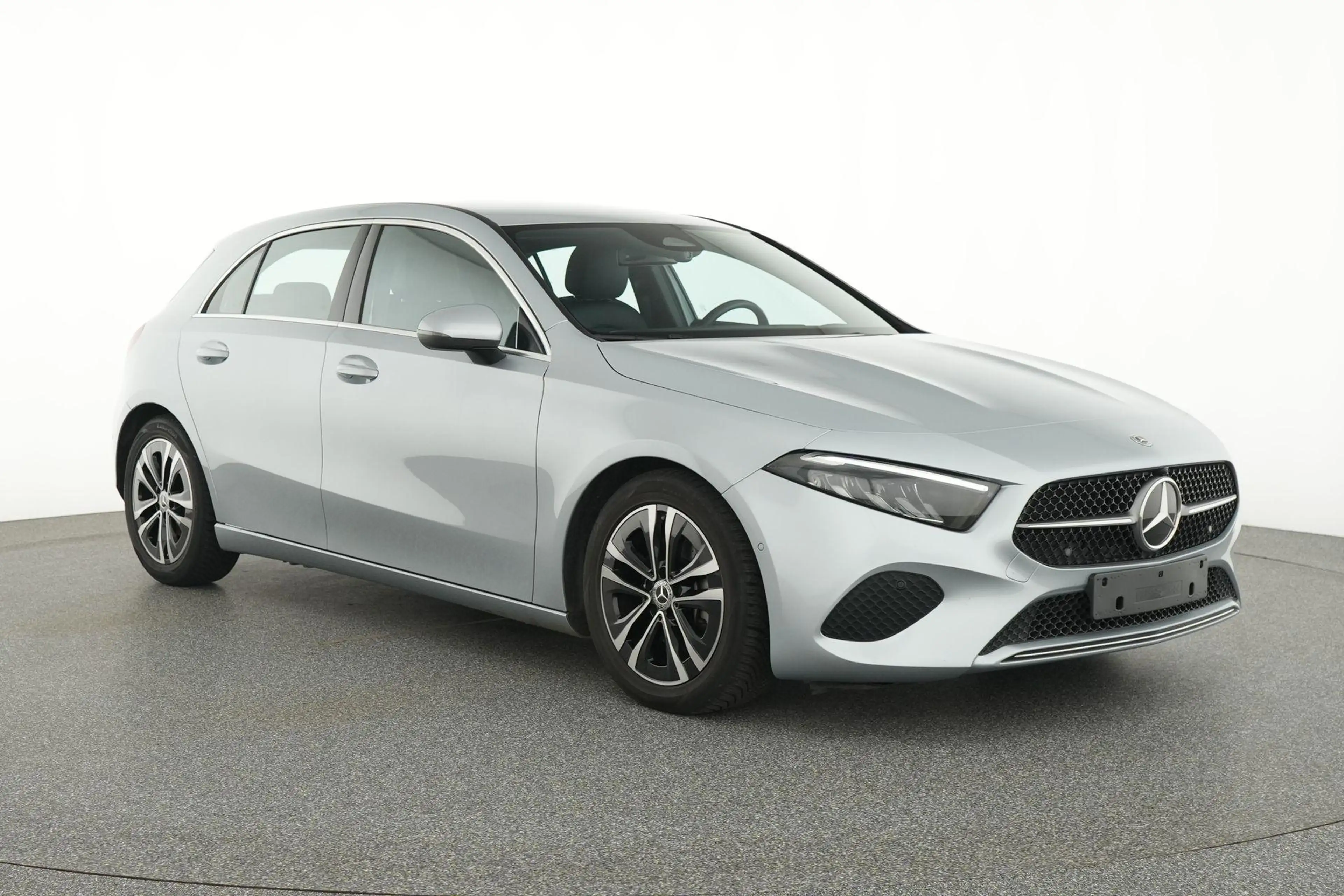 Mercedes-Benz A 180 d Luxury Line — photo 2