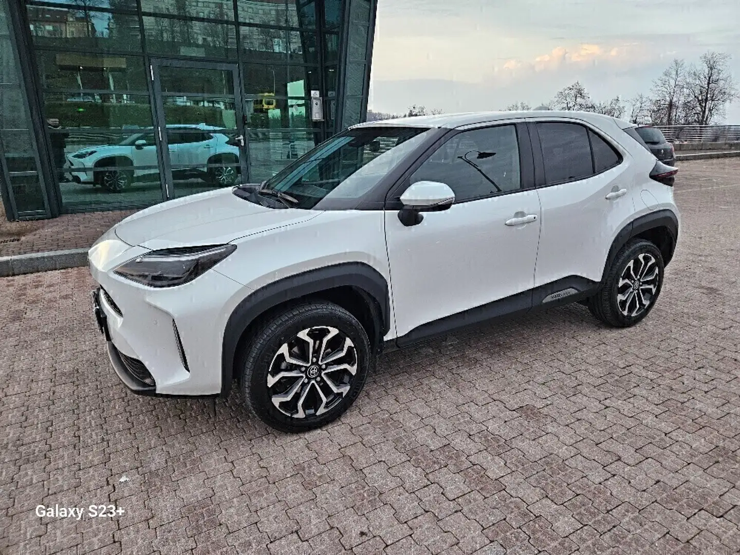 Toyota Yaris Cross YARIS CROSS HYBRID RITIRO USATO/SCAMBIO/NOLEGGIO Biały - 1