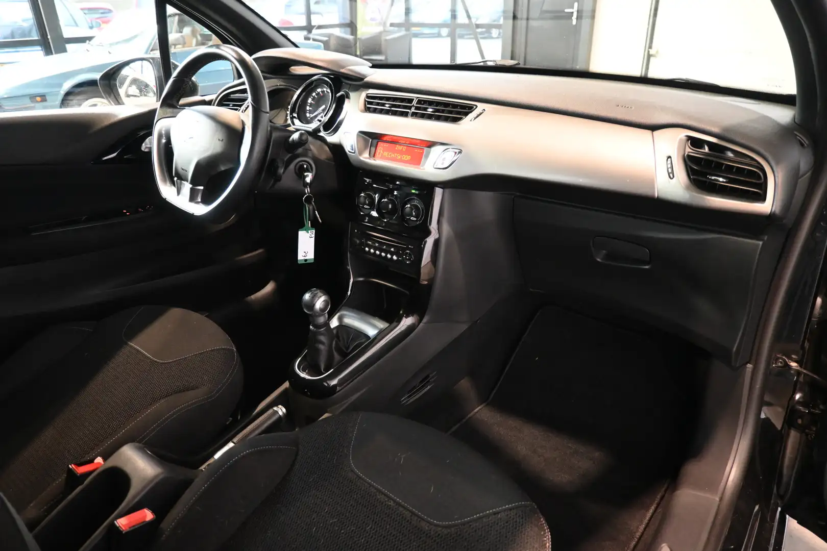 Citroen DS3 DS So Chic Airco Cruise Control LED Rijklaaprijs I Zwart - 2