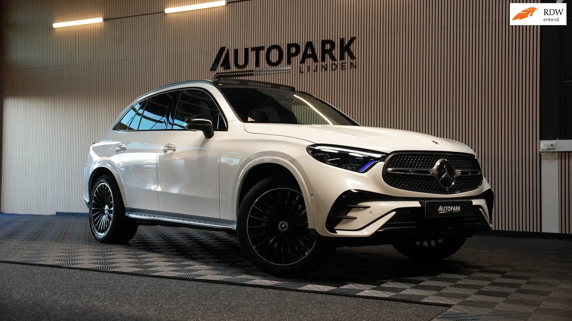 Mercedes-Benz GLC 400 400e 4MATIC AMG Line PANO/HUD/BURMESTER/360CAM/KEY Alb - 1