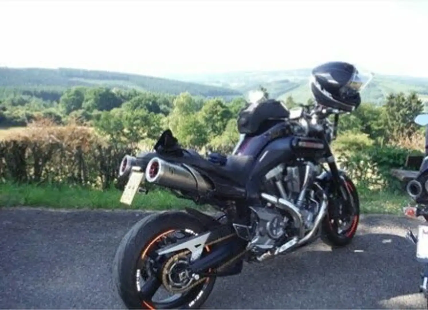 Yamaha MT-01 Mauve - 2