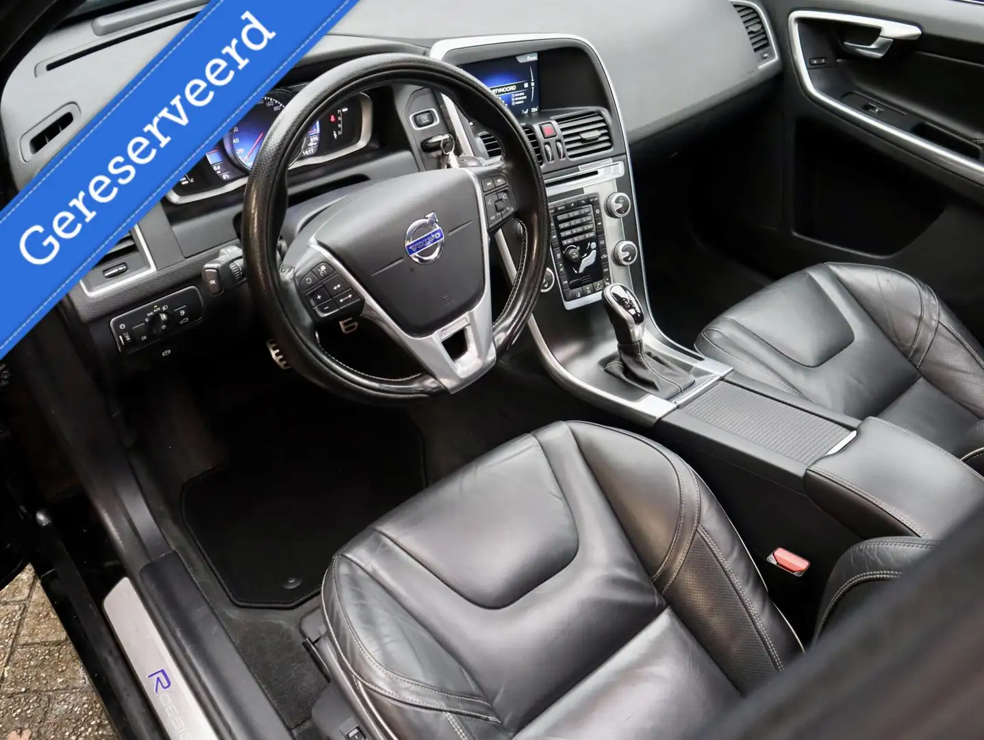 Volvo XC60 2.0 D4 R-Design, Leder, Panodak, Trekhaak, Xenon Noir - 2