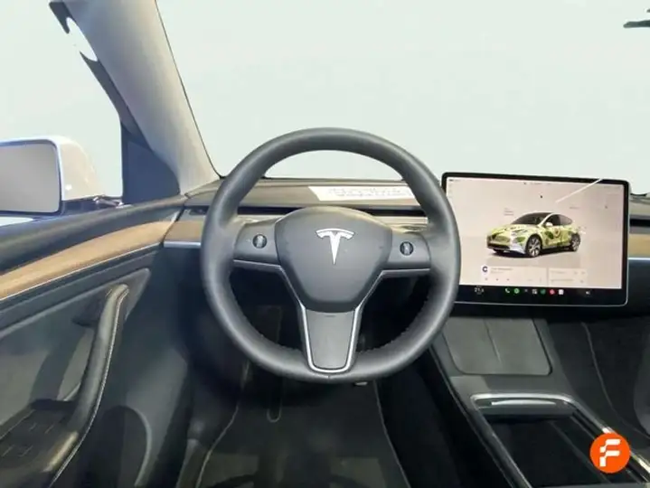 Tesla Model Y 2024, foto 16