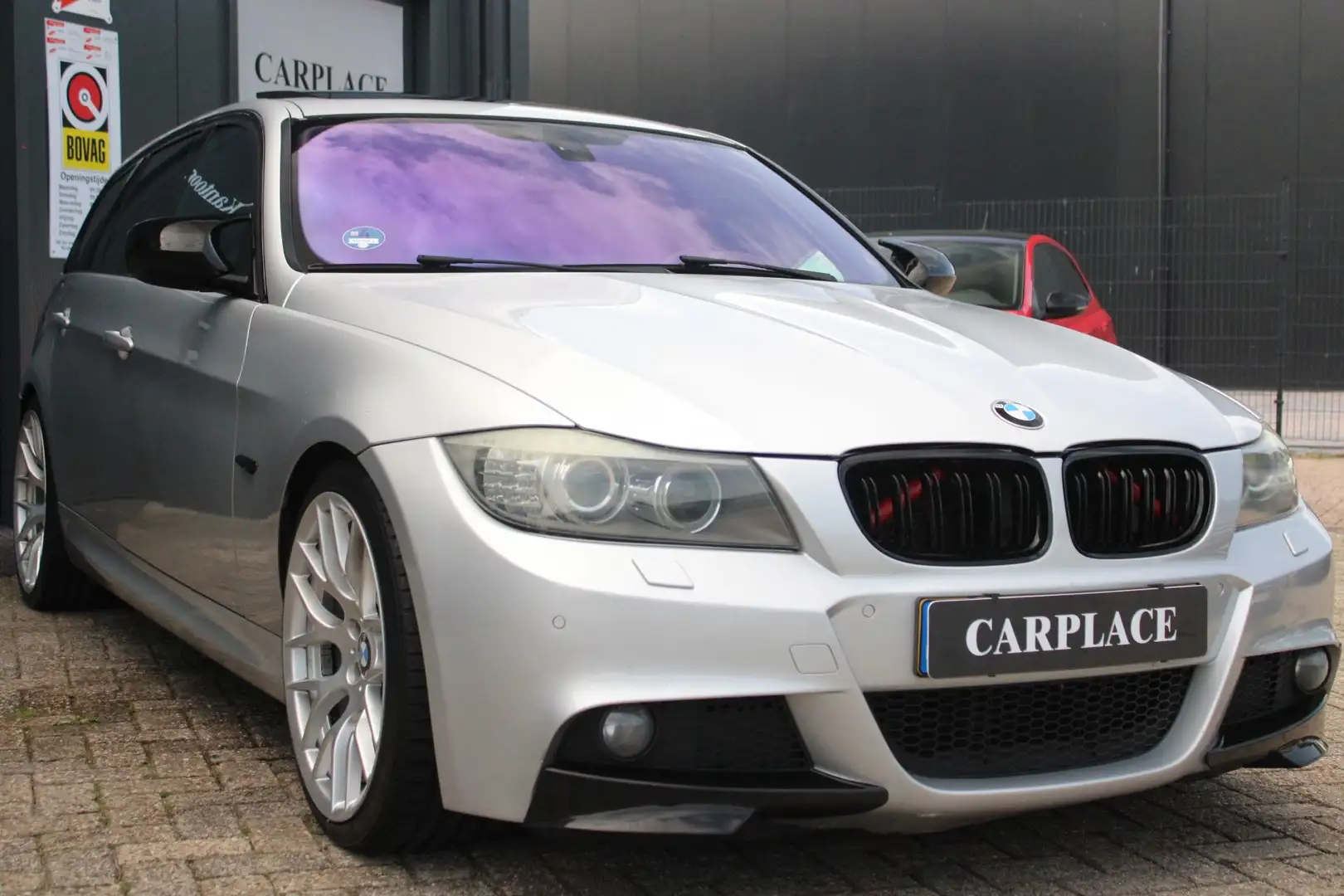 BMW 330 3-serie Touring 330d Business Line M Sport Grijs - 2