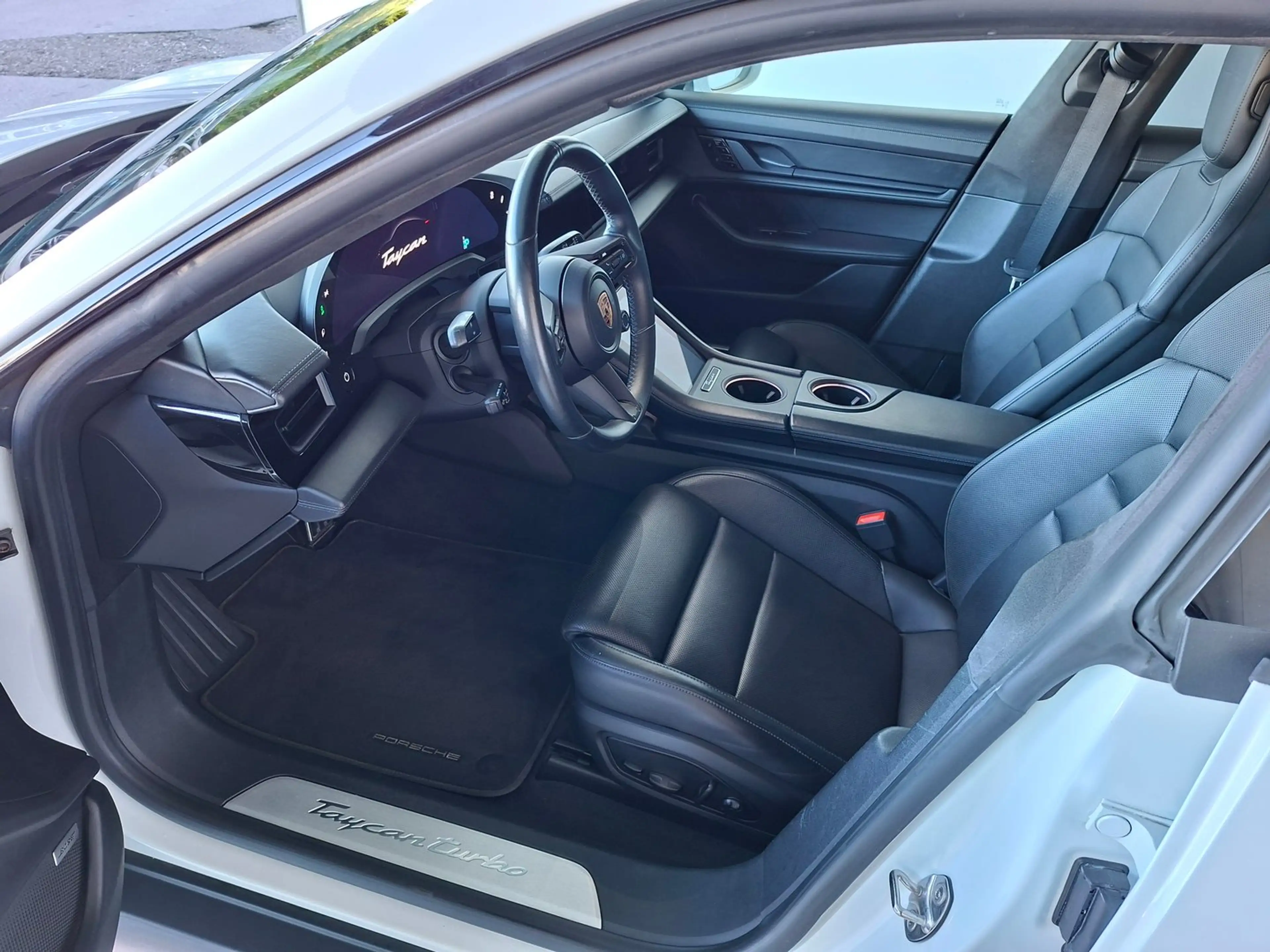 Porsche Taycan Turbo — photo 12