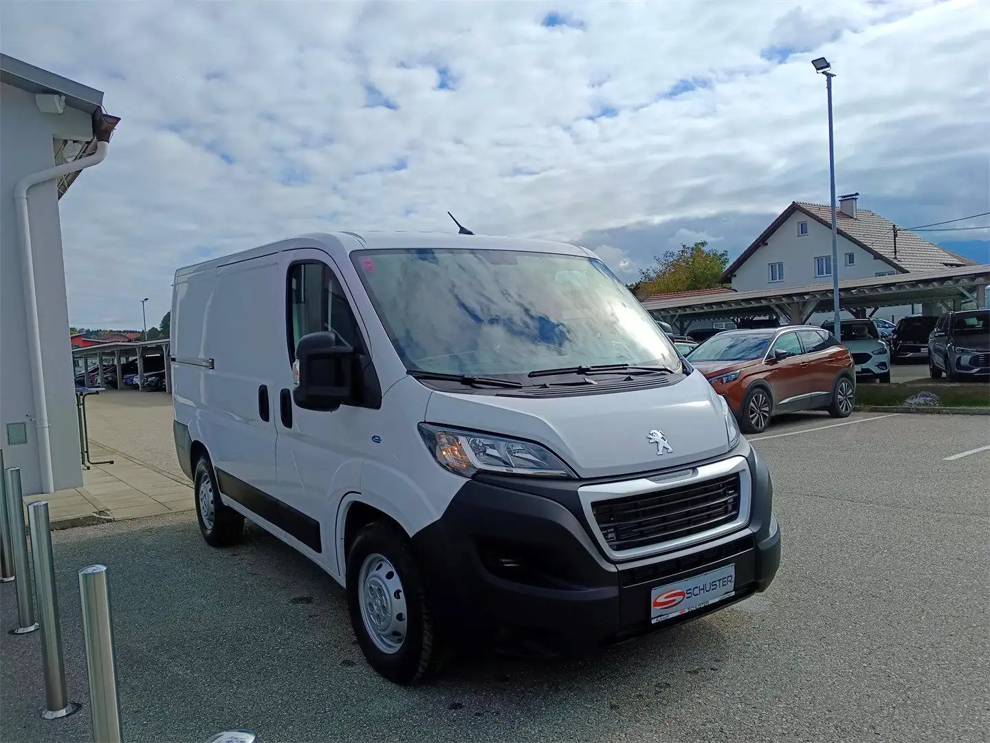 Peugeot Boxer 35+ L1H1 37kWh Premium Weiß - 1