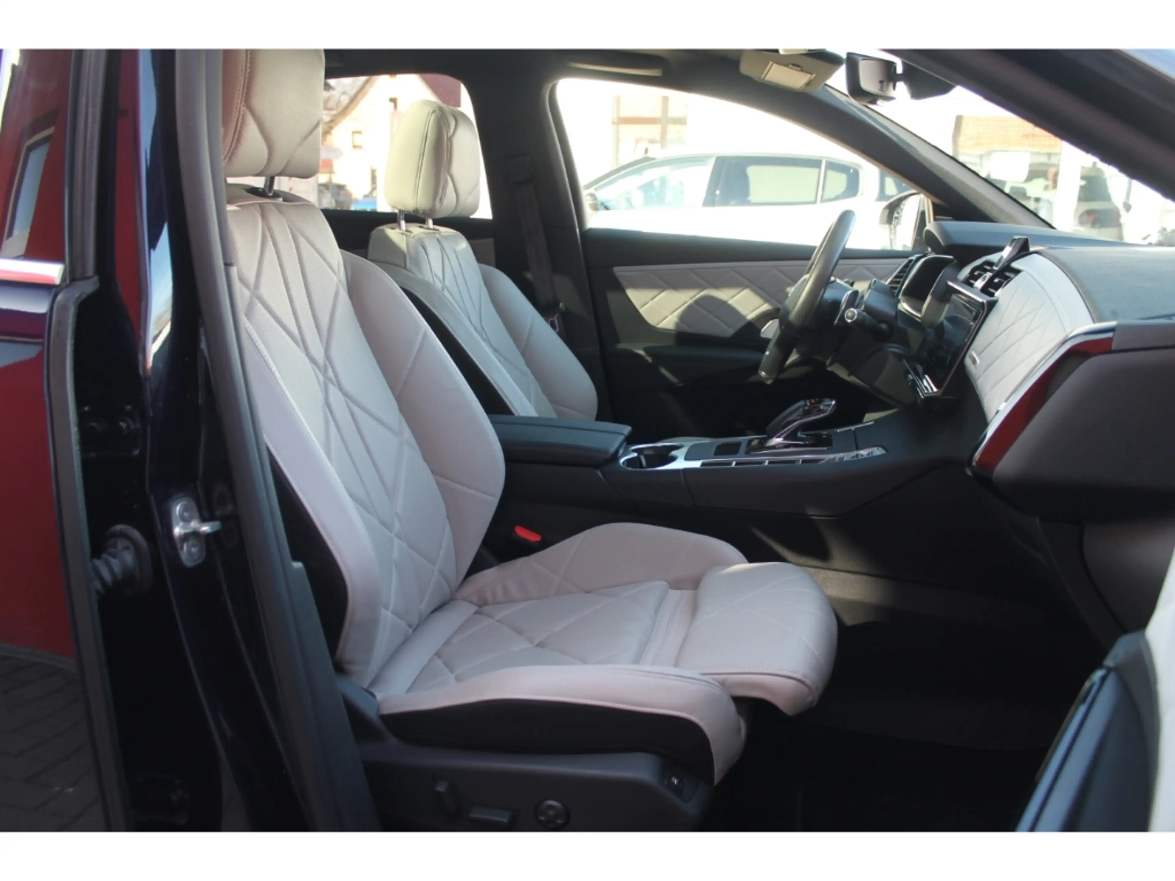 DS Automobiles DS 7 4x4 300 Voll Dach AHK Slftg Focal Massage BiColor — photo 9