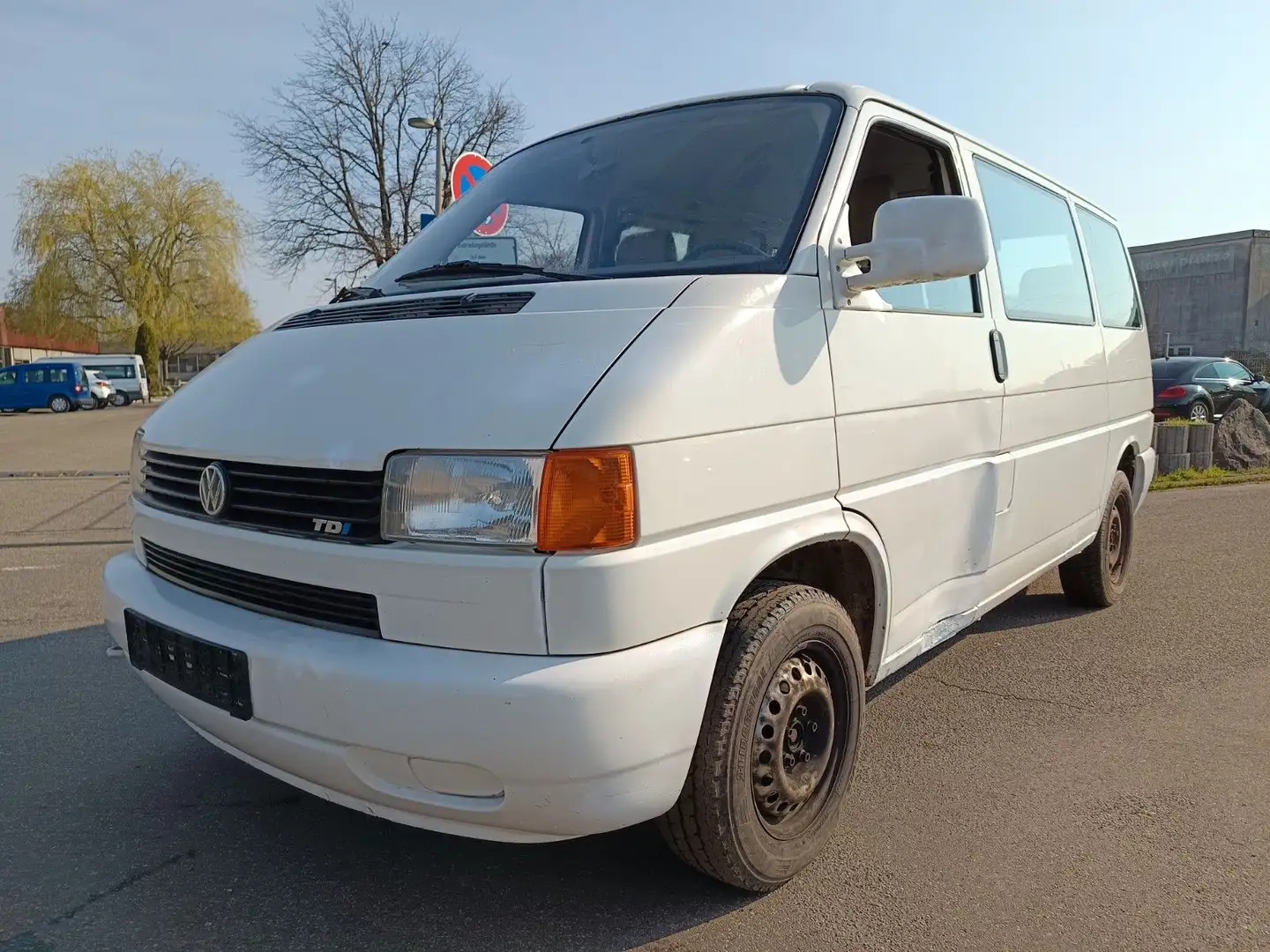 Volkswagen T4 Caravelle 2,5-l-Diesel TDI 65kW Bílá - 1