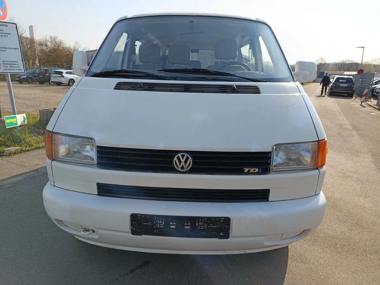 Volkswagen T4 Caravelle 2,5-l-Diesel TDI 65kW Bílá - 2