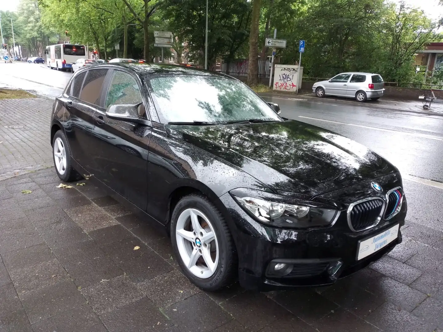 BMW 116 Baureihe 1 Lim. 5-trg. 116i Advantage AB 79 € Mo Schwarz - 1