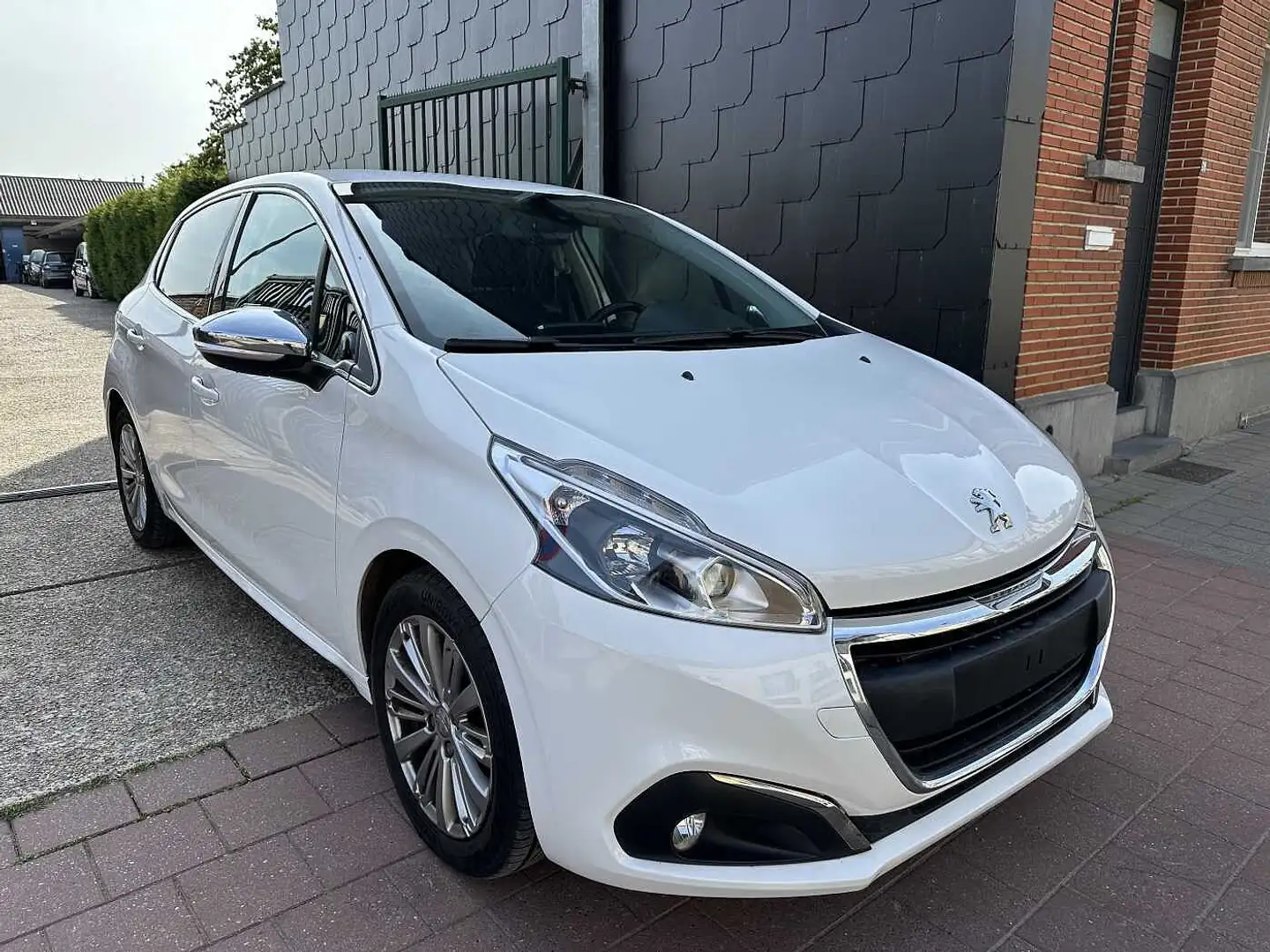Peugeot 208 1.2 I MET 95DKM EDITION ALLURE Wit - 2