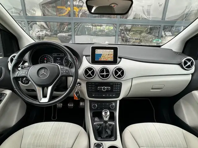 Mercedes-Benz B-Class view 3