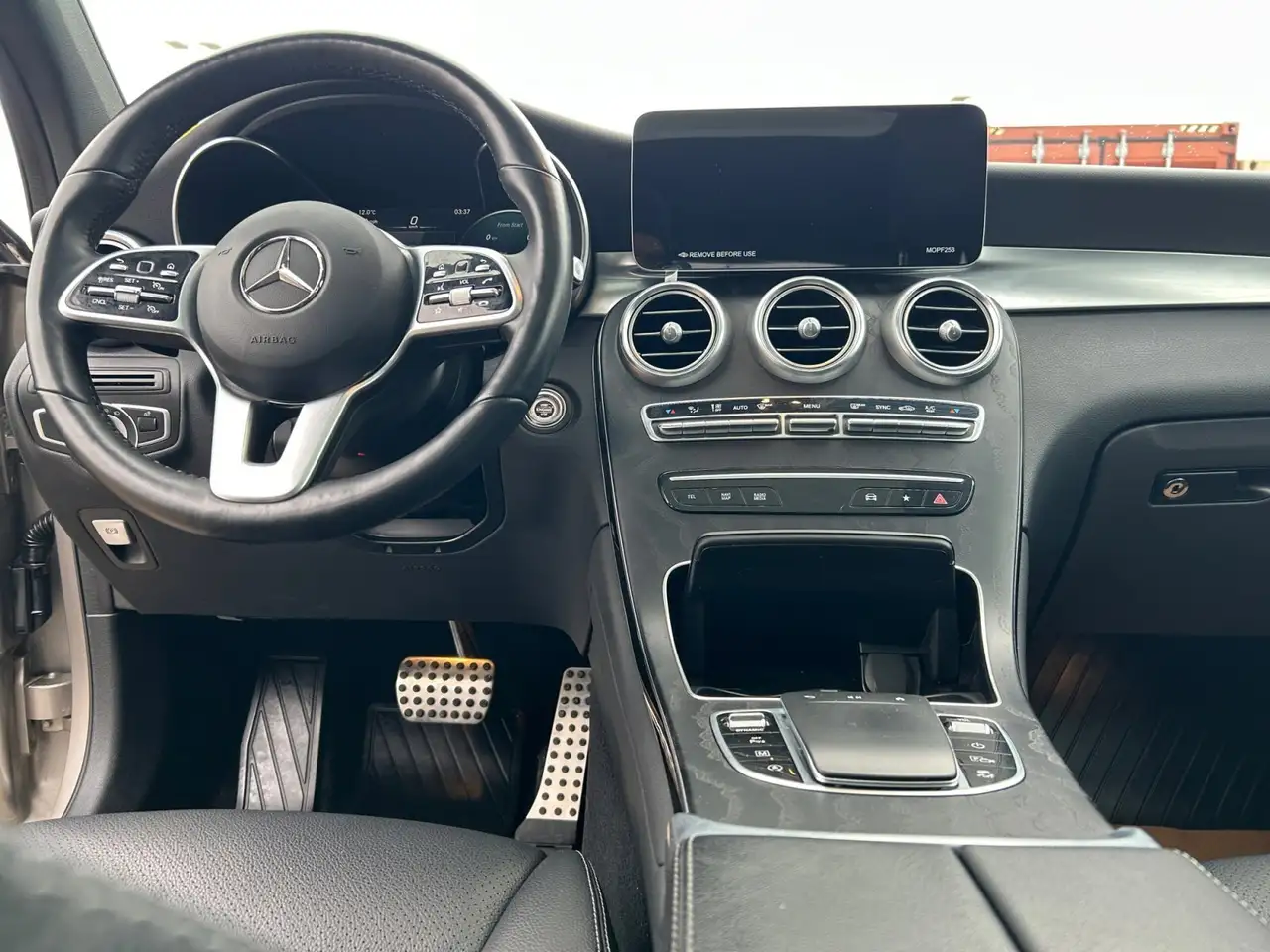 Mercedes-Benz GLC снимка Mercedes-Benz GLC