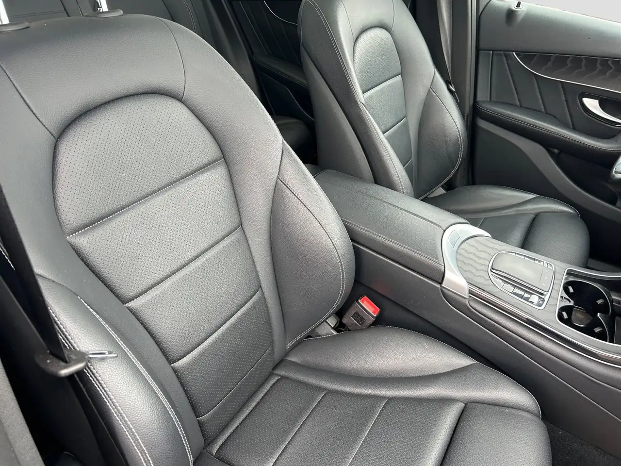 Mercedes-Benz GLC снимка Mercedes-Benz GLC