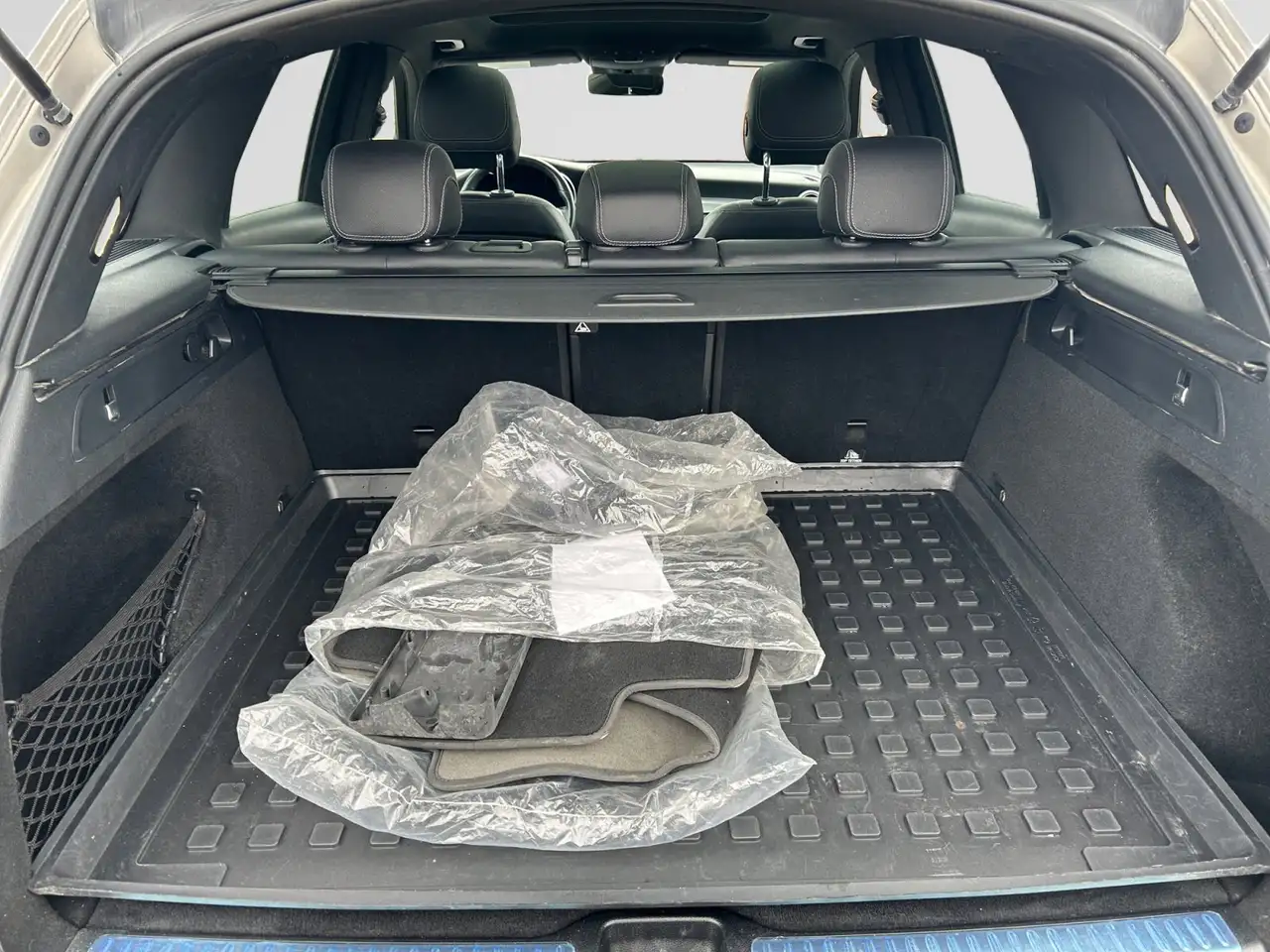 Mercedes-Benz GLC снимка Mercedes-Benz GLC